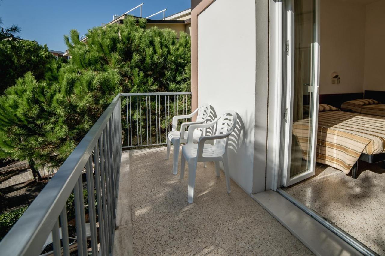 Hotel Sayonara Milano Marittima Exterior photo
