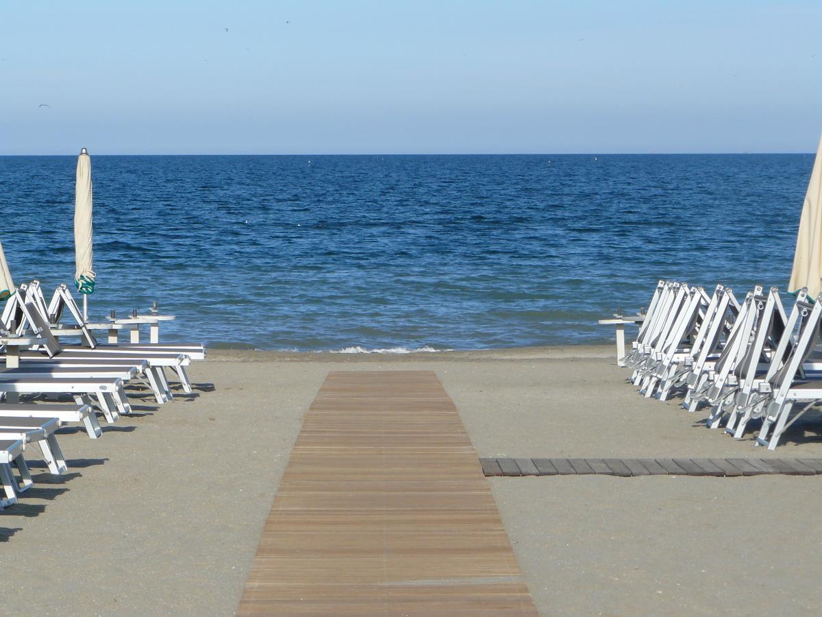 Hotel Sayonara Milano Marittima Exterior photo