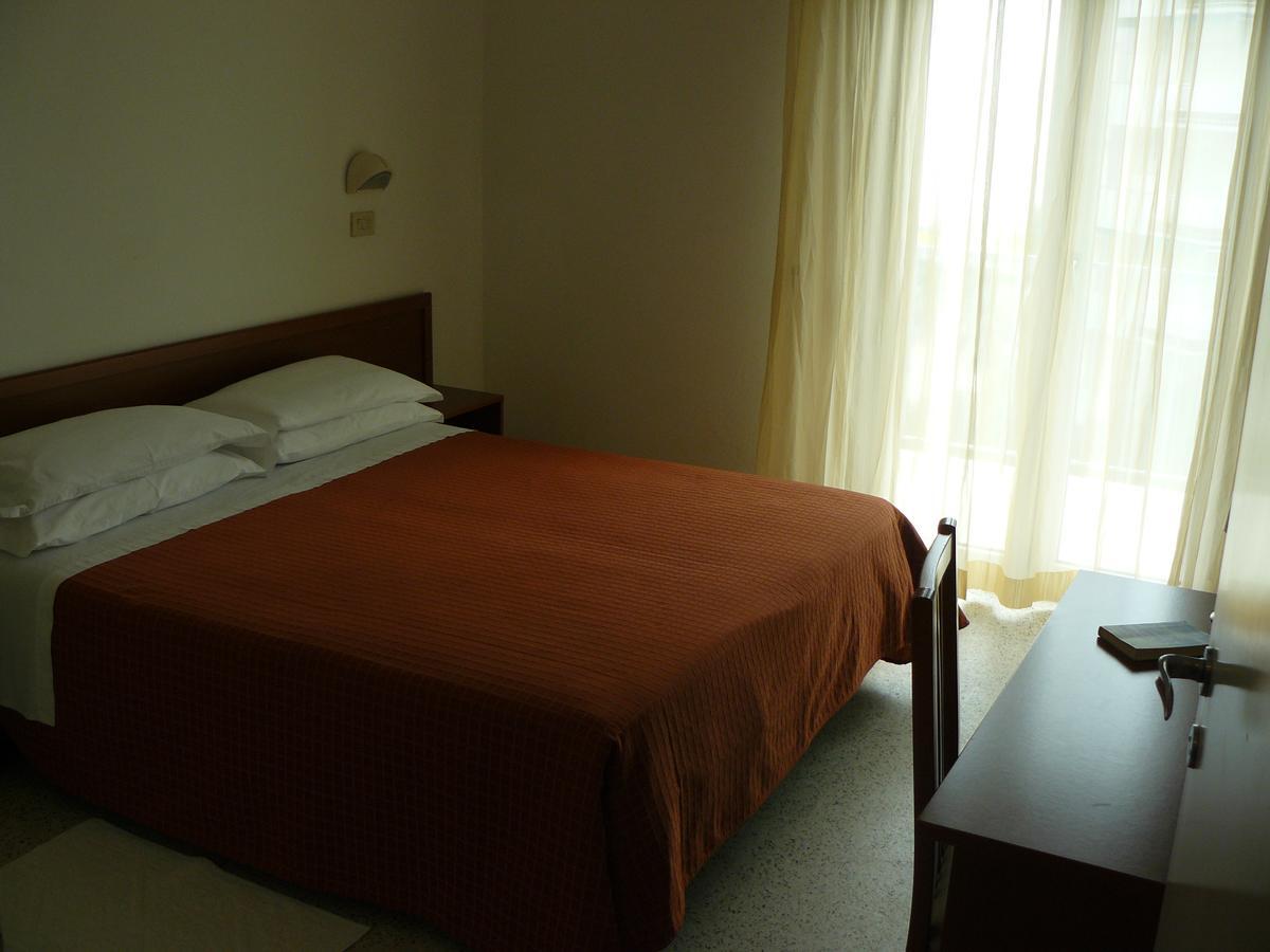 Hotel Sayonara Milano Marittima Exterior photo