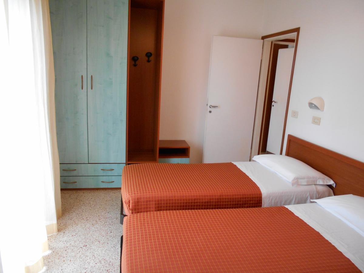 Hotel Sayonara Milano Marittima Exterior photo