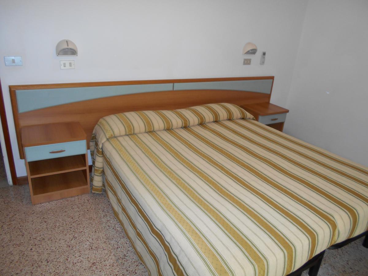 Hotel Sayonara Milano Marittima Exterior photo