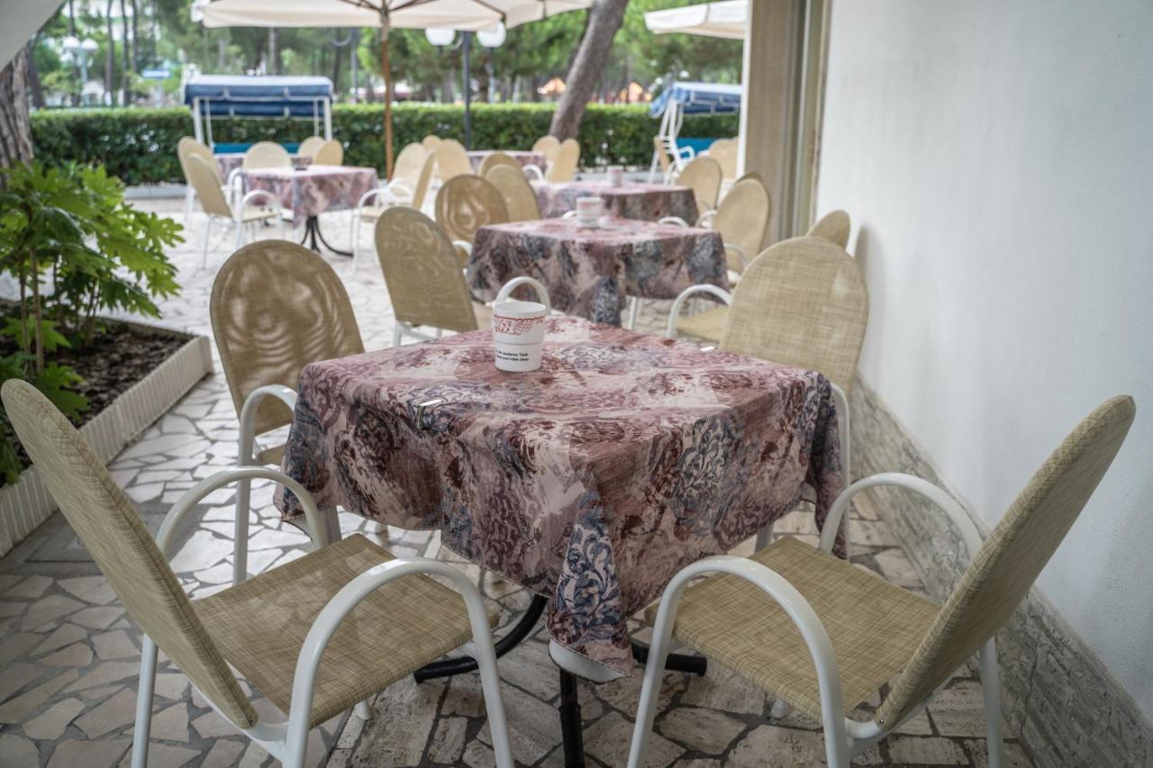Hotel Sayonara Milano Marittima Exterior photo
