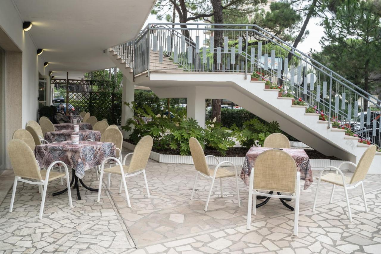 Hotel Sayonara Milano Marittima Exterior photo