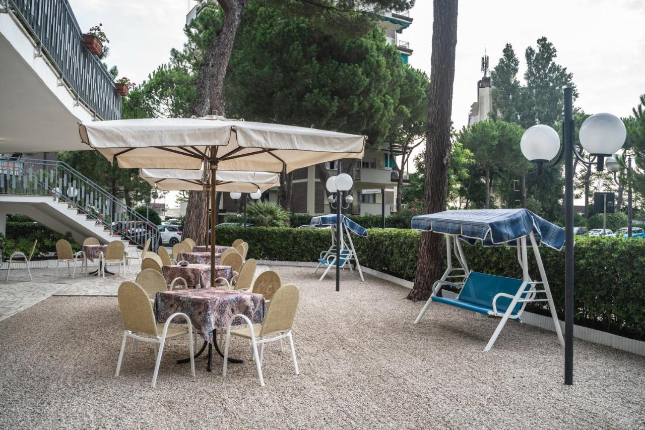 Hotel Sayonara Milano Marittima Exterior photo
