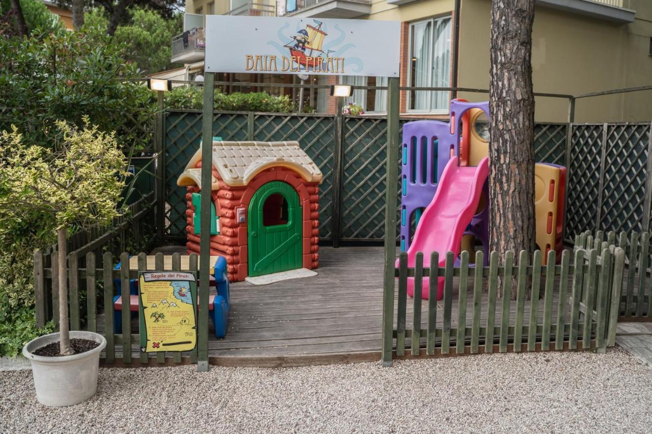Hotel Sayonara Milano Marittima Exterior photo