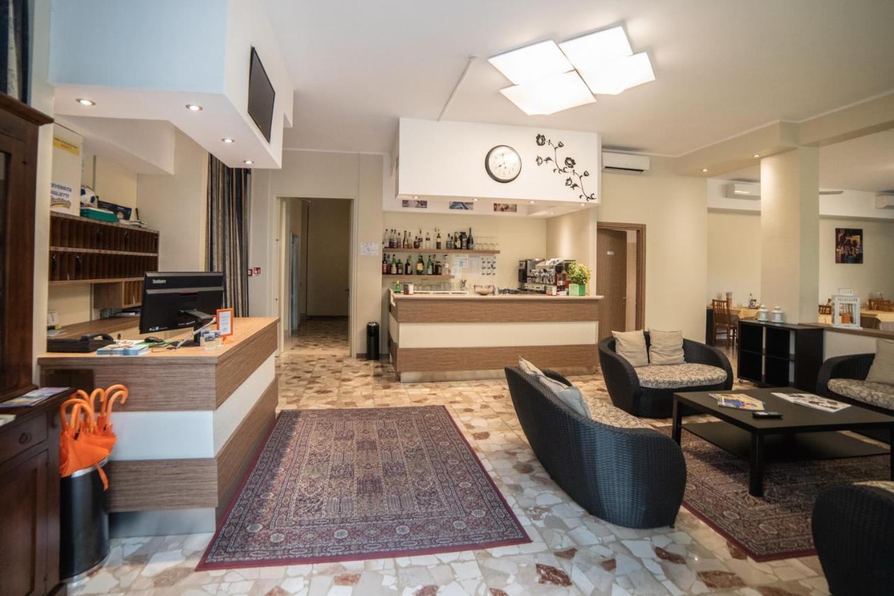 Hotel Sayonara Milano Marittima Exterior photo