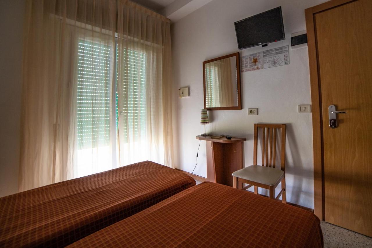 Hotel Sayonara Milano Marittima Exterior photo