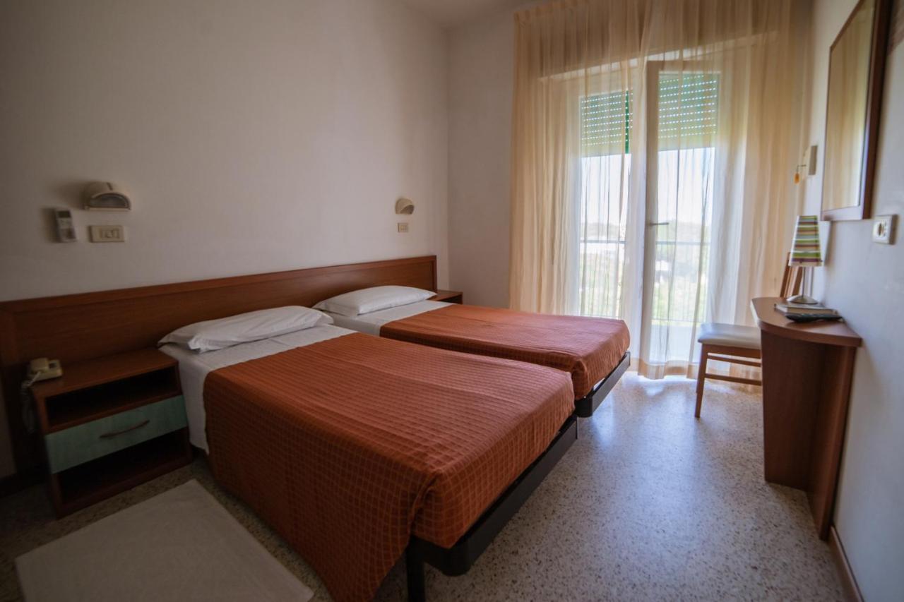 Hotel Sayonara Milano Marittima Exterior photo