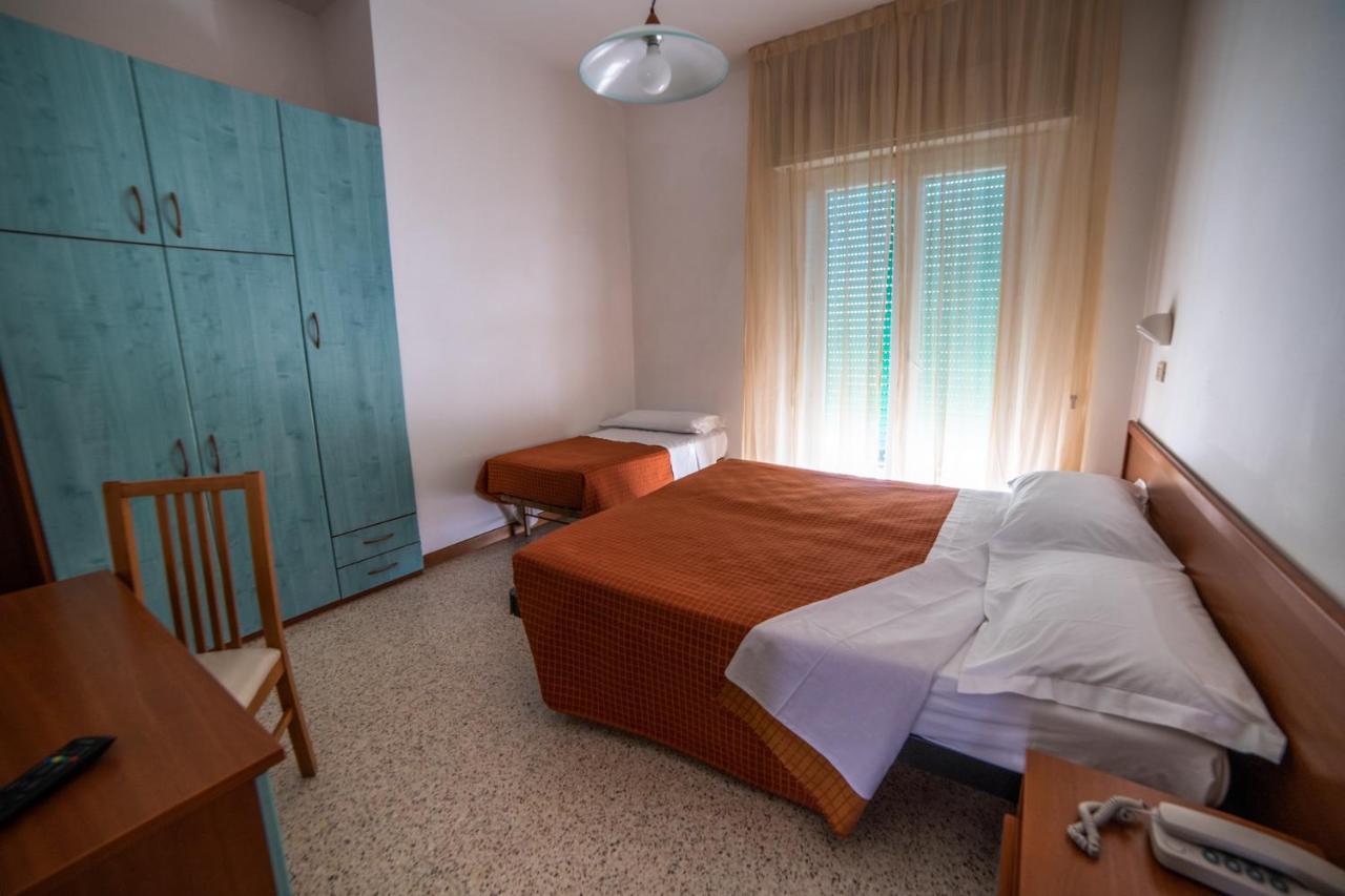 Hotel Sayonara Milano Marittima Exterior photo
