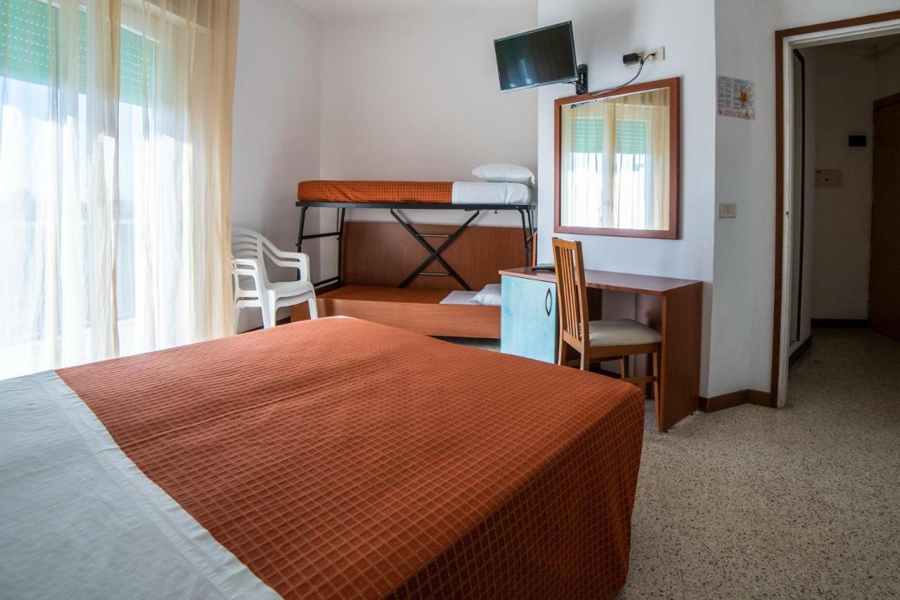 Hotel Sayonara Milano Marittima Exterior photo