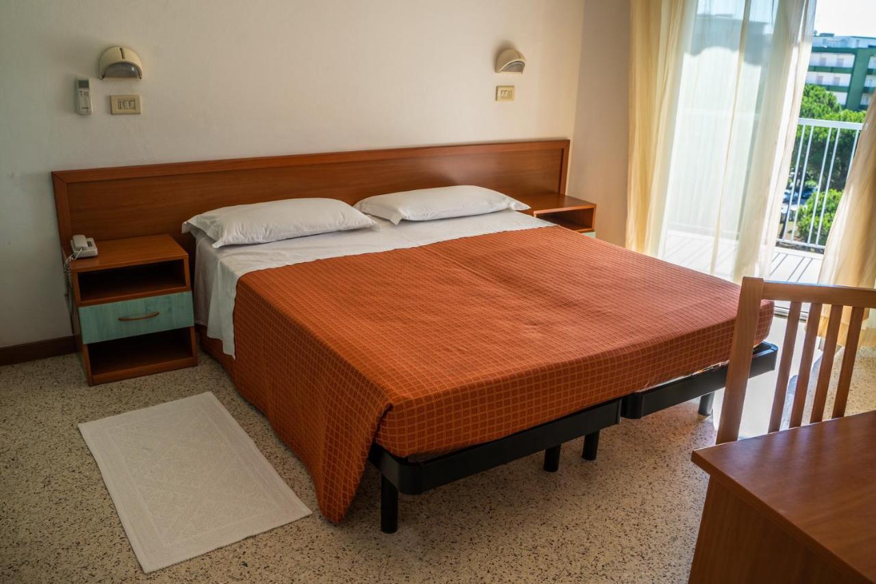 Hotel Sayonara Milano Marittima Exterior photo