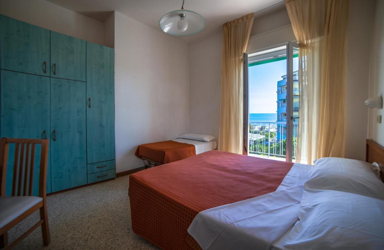 Hotel Sayonara Milano Marittima Exterior photo