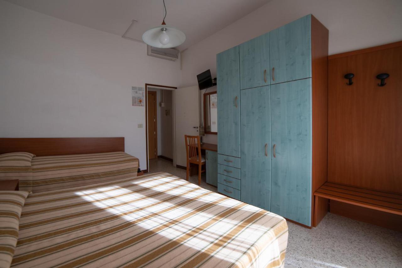 Hotel Sayonara Milano Marittima Exterior photo