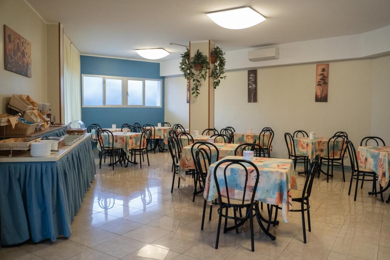 Hotel Sayonara Milano Marittima Exterior photo