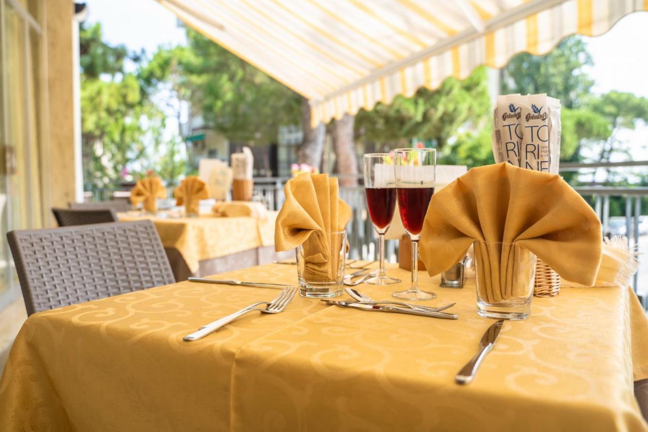 Hotel Sayonara Milano Marittima Exterior photo