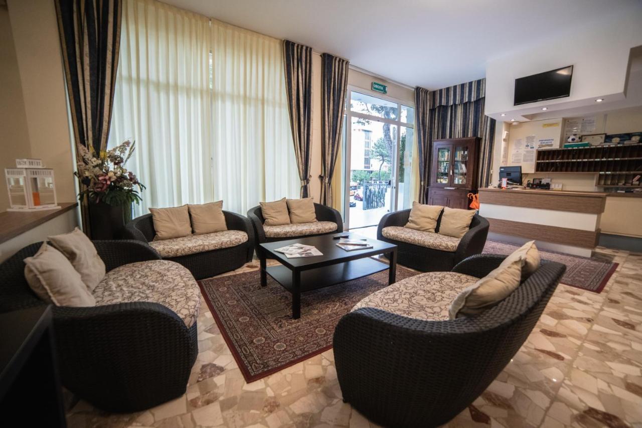 Hotel Sayonara Milano Marittima Exterior photo