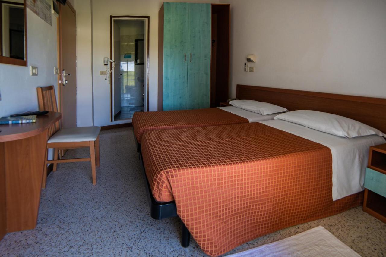 Hotel Sayonara Milano Marittima Exterior photo