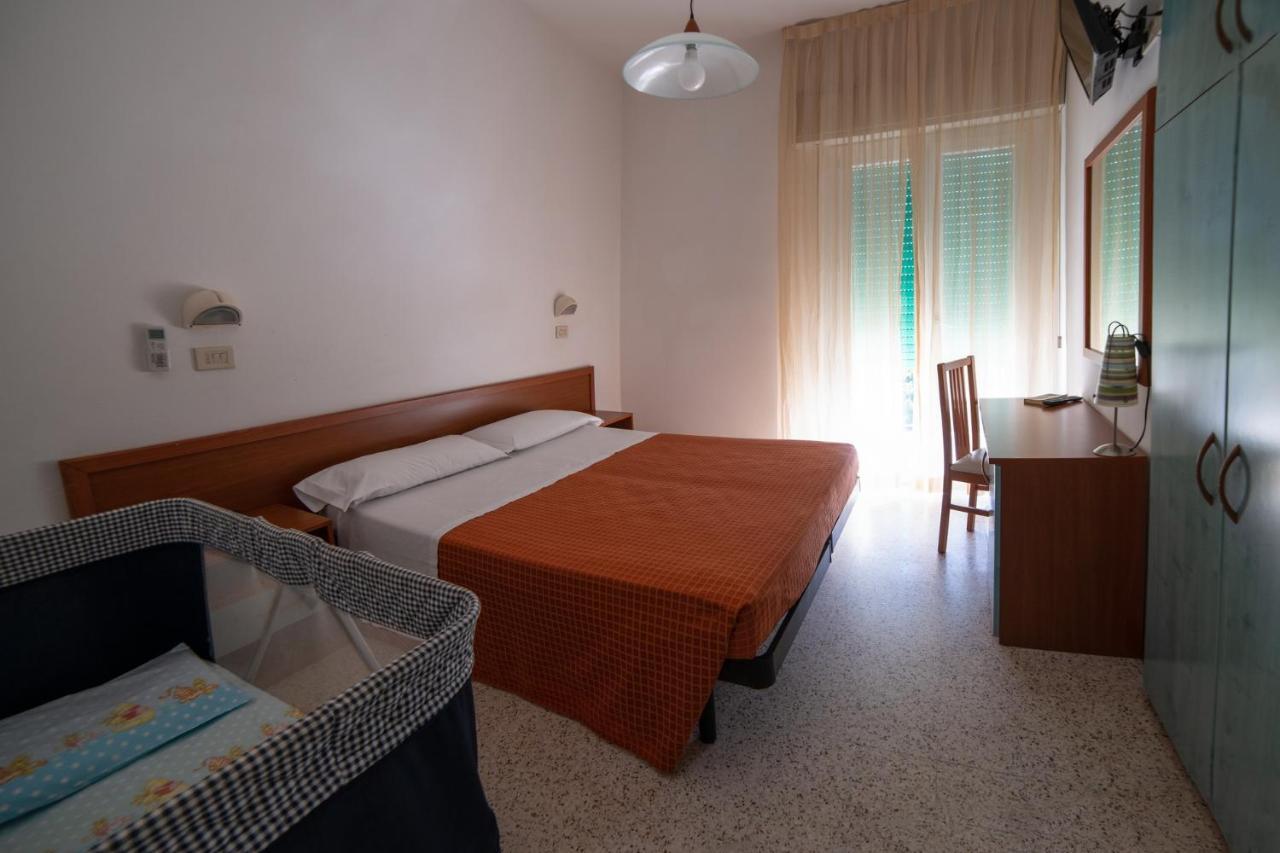 Hotel Sayonara Milano Marittima Exterior photo
