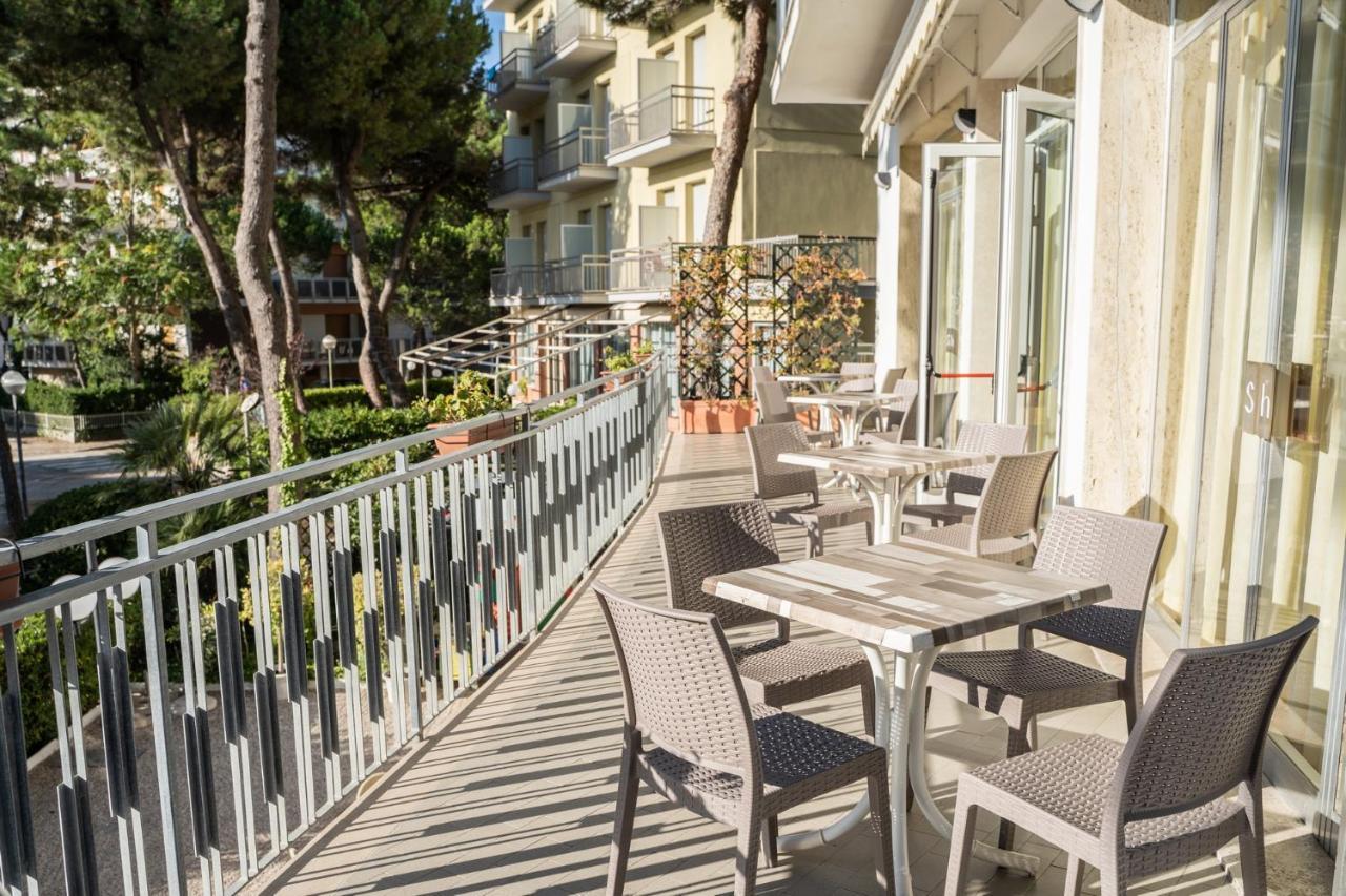 Hotel Sayonara Milano Marittima Exterior photo
