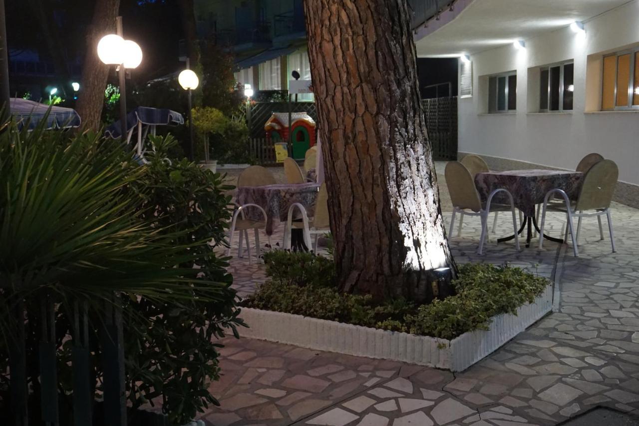 Hotel Sayonara Milano Marittima Exterior photo