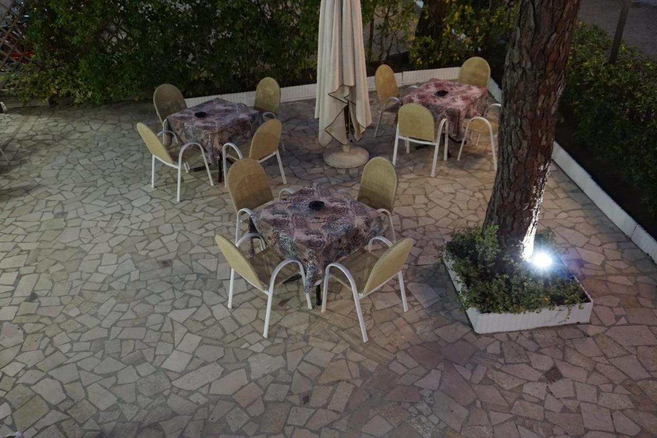 Hotel Sayonara Milano Marittima Exterior photo