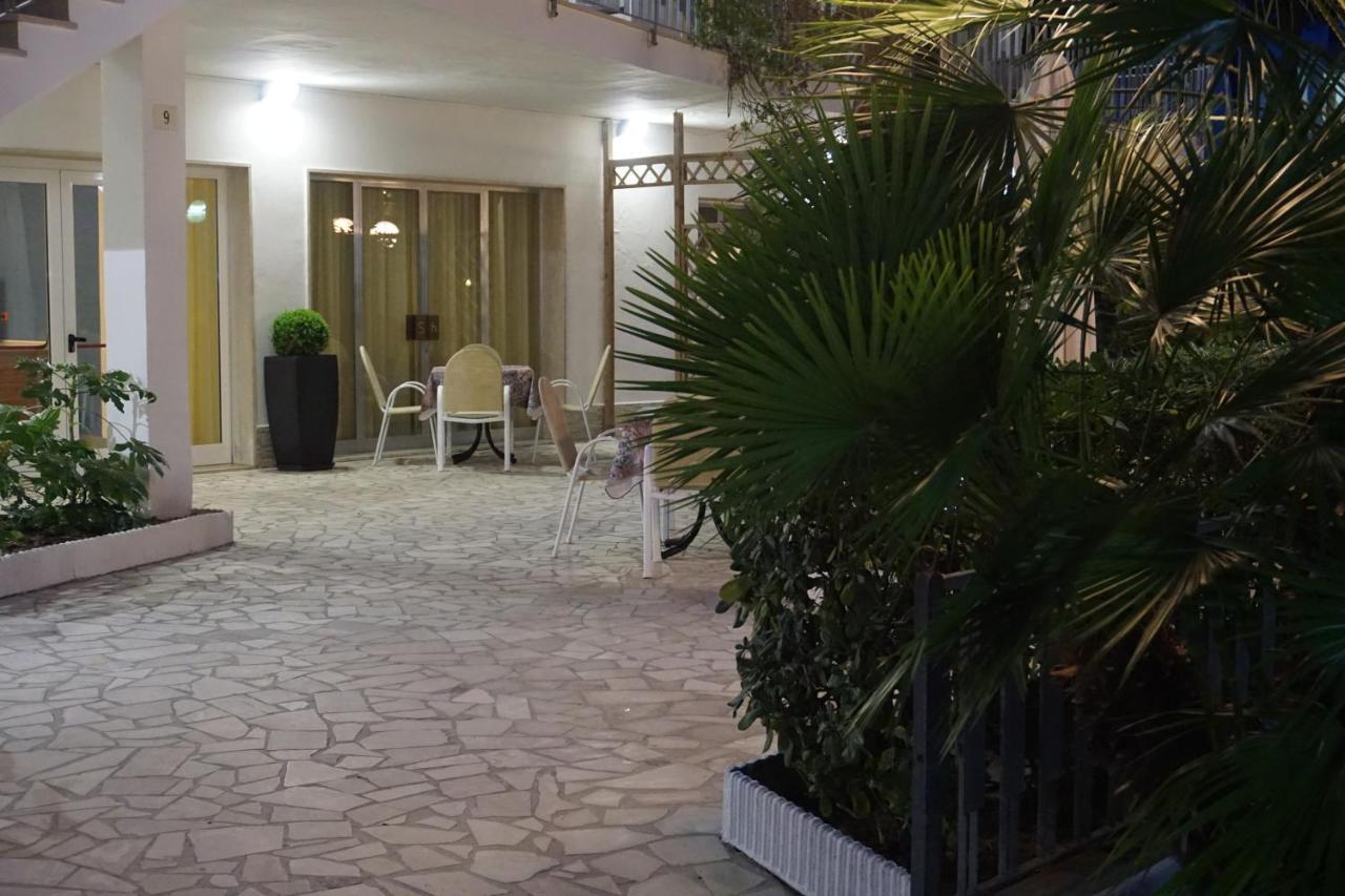 Hotel Sayonara Milano Marittima Exterior photo